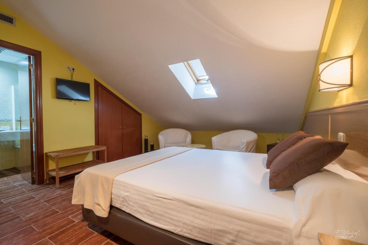 Hotel Vivar Grinon Bagian luar foto