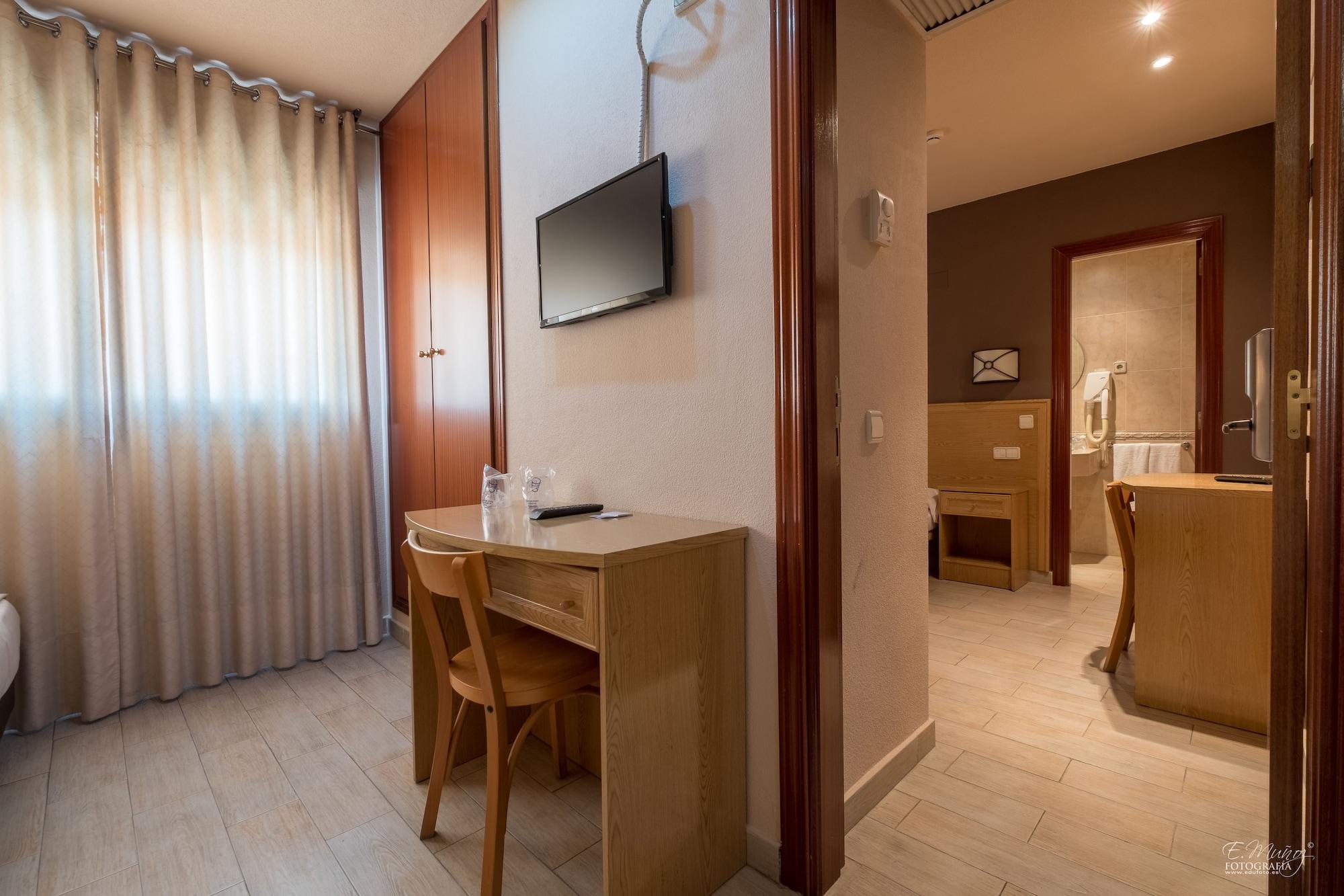 Hotel Vivar Grinon Bagian luar foto
