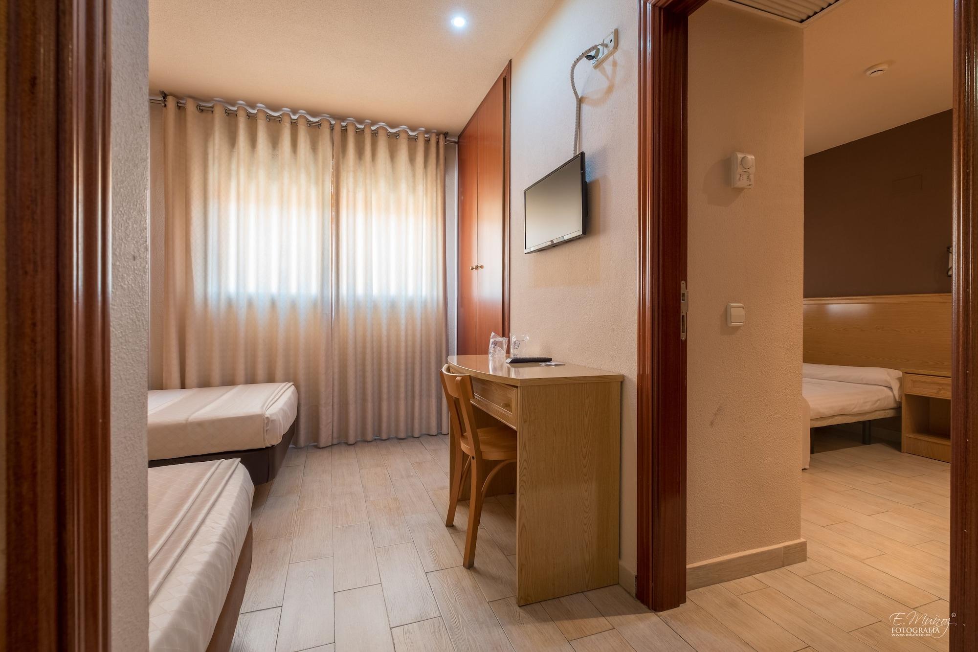 Hotel Vivar Grinon Bagian luar foto