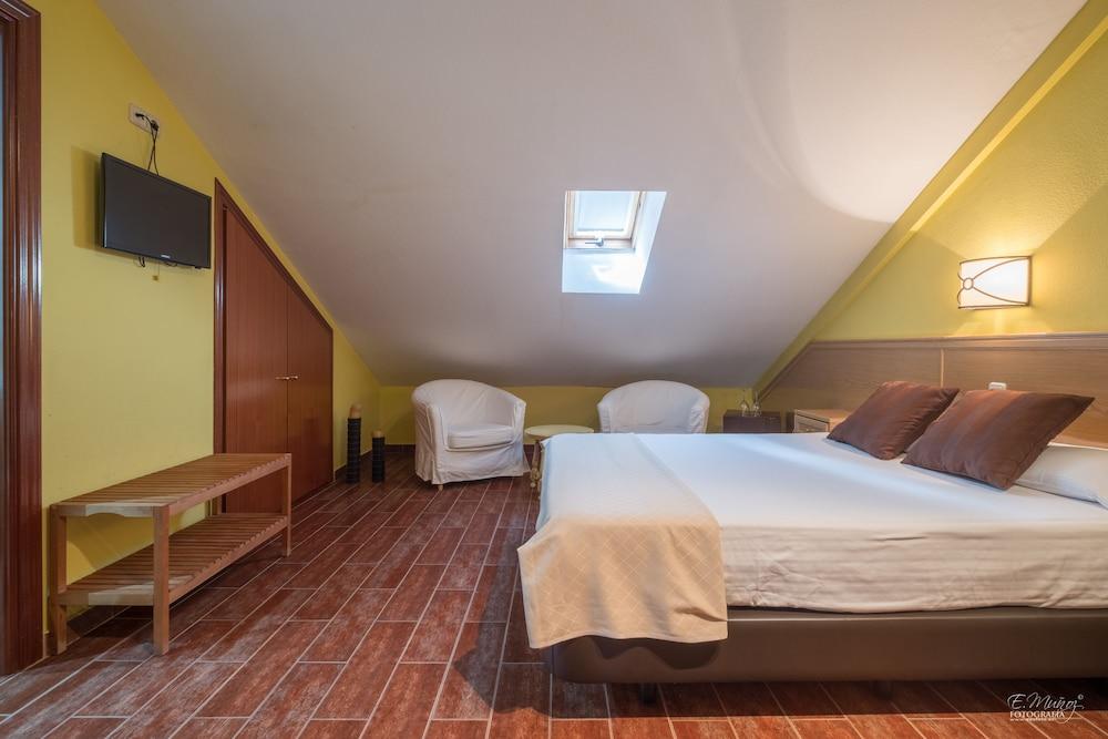 Hotel Vivar Grinon Bagian luar foto