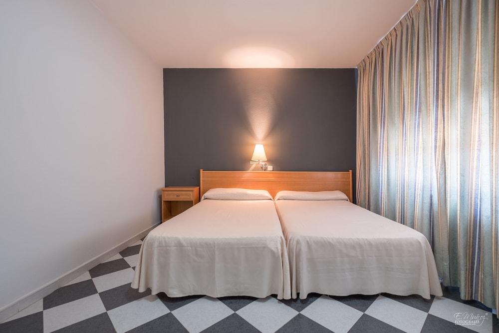 Hotel Vivar Grinon Bagian luar foto