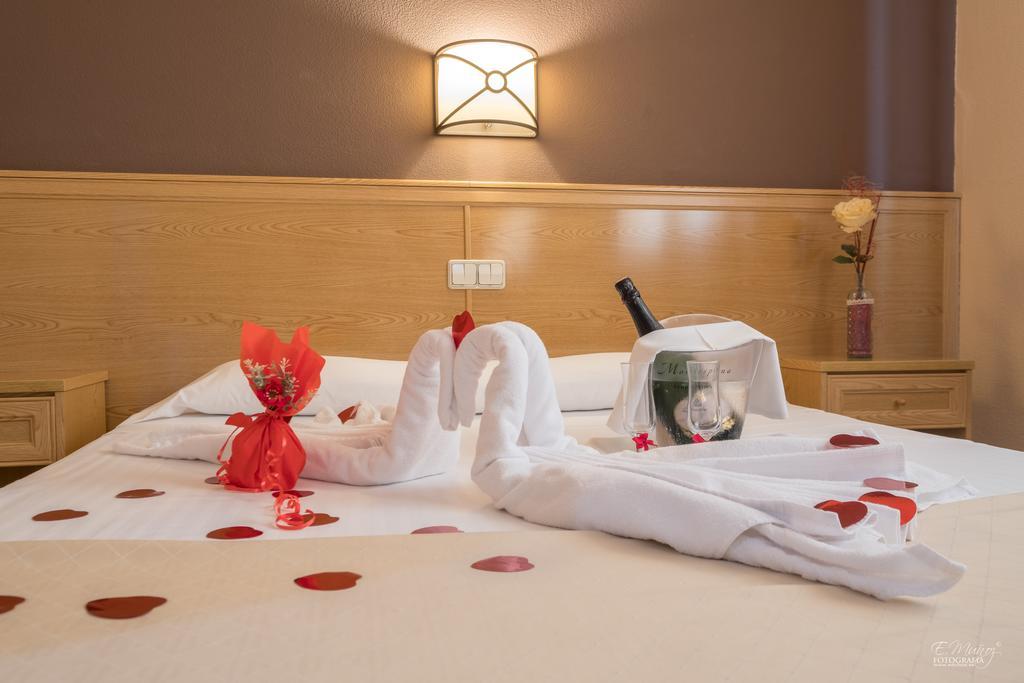 Hotel Vivar Grinon Bagian luar foto